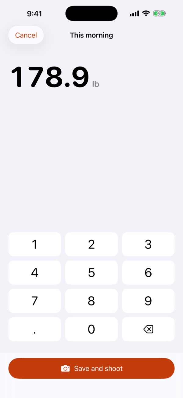 Tracker check-in screen: a large weight readout above a numeric keypad